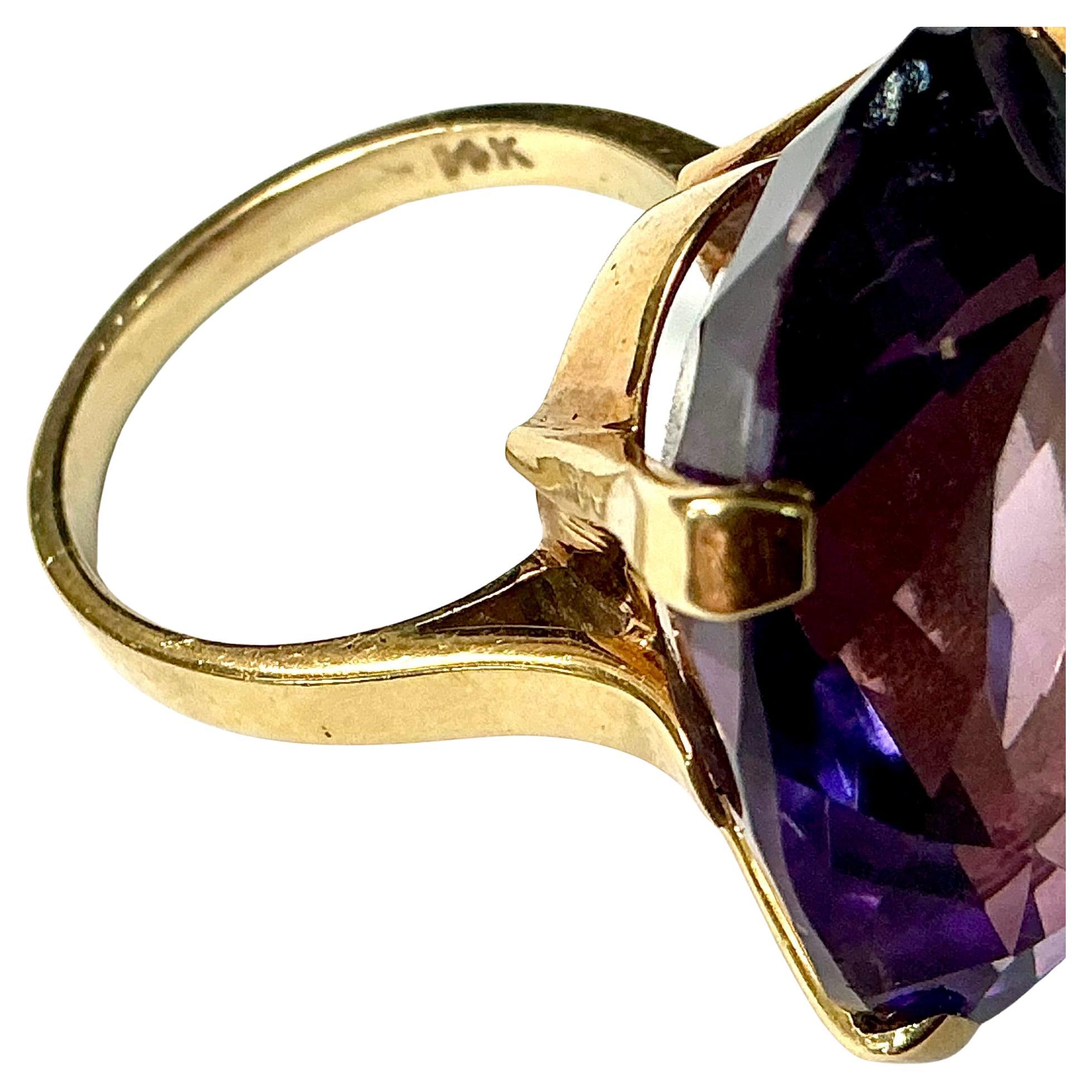 14K Yellow Gold Oval Amethyst Ring In Good Condition For Sale In Bradenton, FL