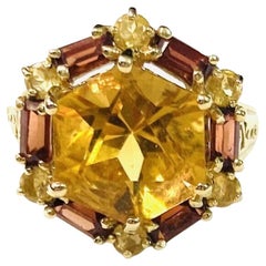 Anillo de oro amarillo de 10 quilates con citrino