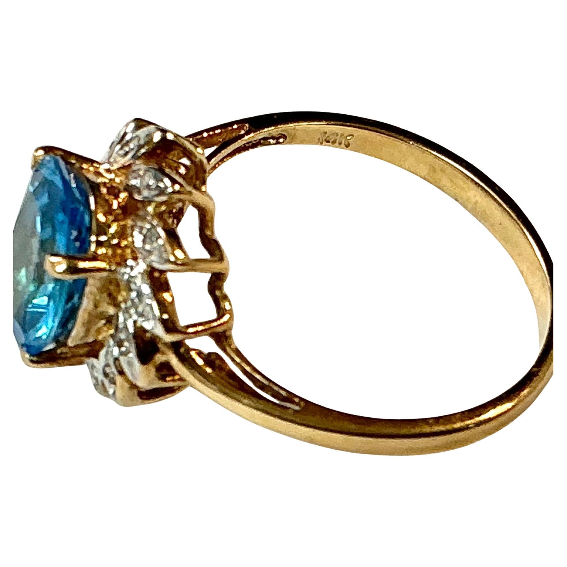 Bague en or jaune 14 carats avec topaze bleue et diamants Pour femmes en vente