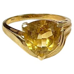 Bague en or jaune 10 carats avec citrine taille trillion de 3 carats