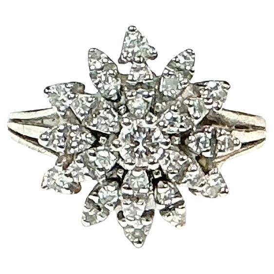 Bague grappe en or blanc 14 carats et diamants, 3 Gross Dwt Pour femmes en vente