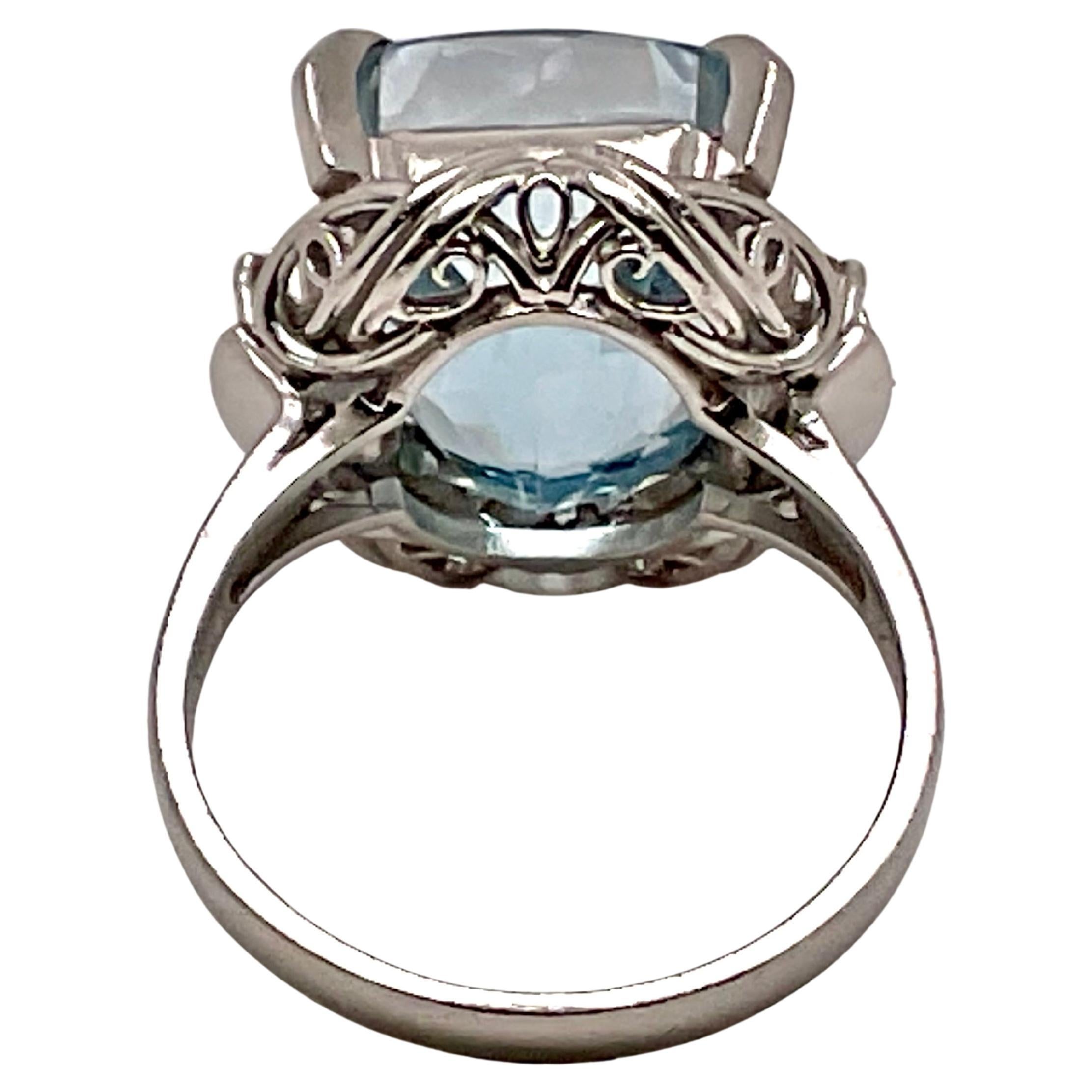Anillo Cóctel Aguamarina y Diamante Platino Moderno en venta