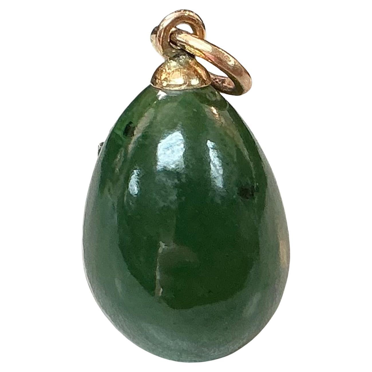 Ciondolo a forma di uovo di giada Faberge Nephrite in oro 14k In condizioni buone in vendita a Bradenton, FL