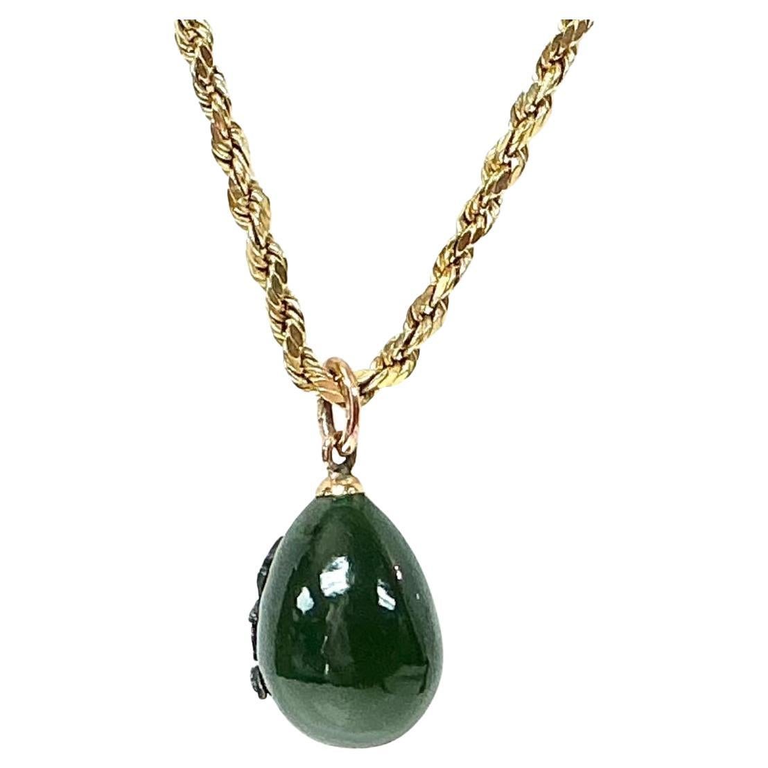 da uomo o donna Ciondolo a forma di uovo di giada Faberge Nephrite in oro 14k in vendita