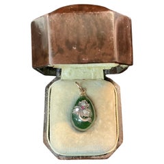 Ciondolo a forma di uovo di giada Faberge Nephrite in oro 14k