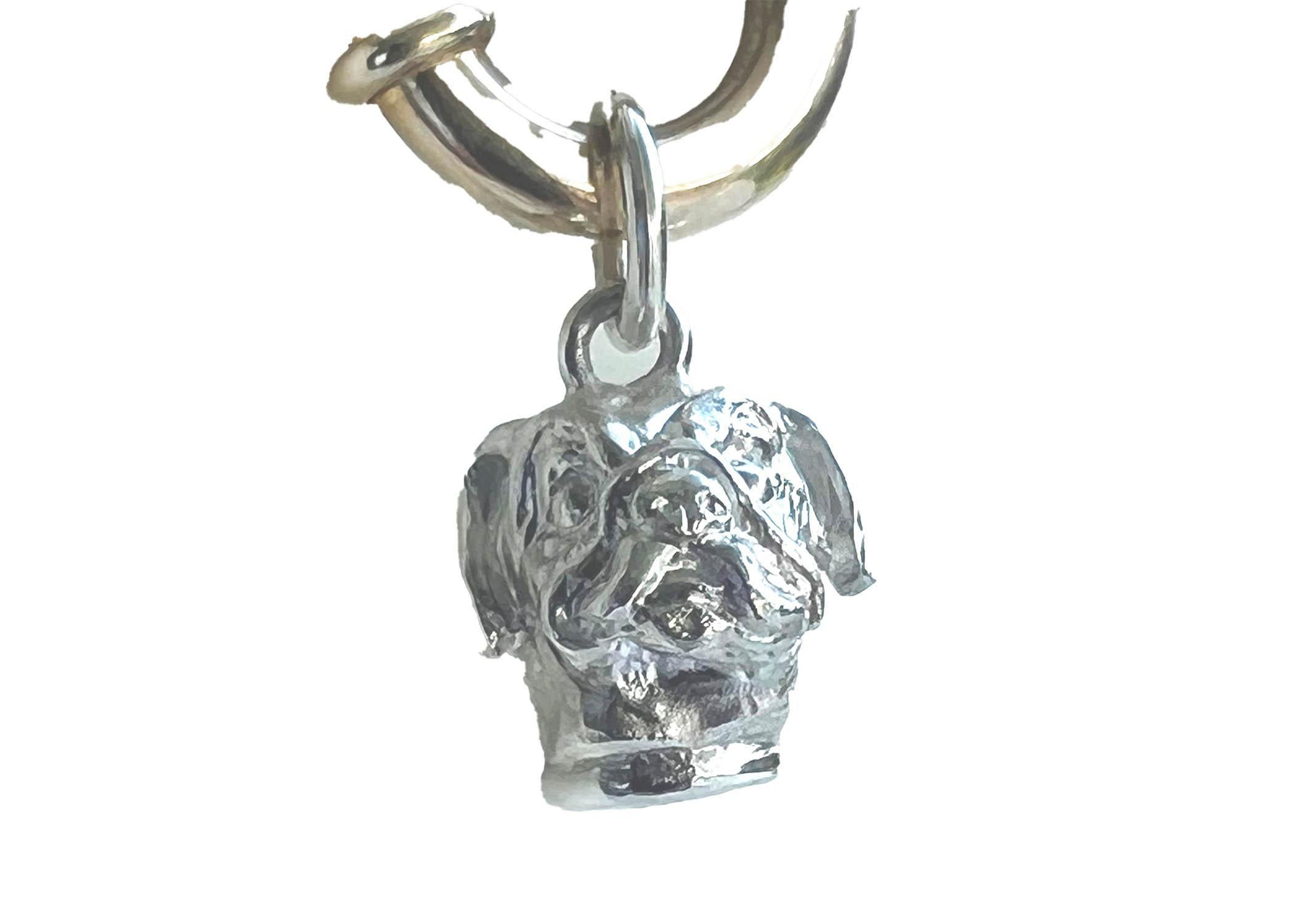 Artiste Paul Eaton Pug miniature sculpté à la main breloque ou pendentif en argent sterling en vente