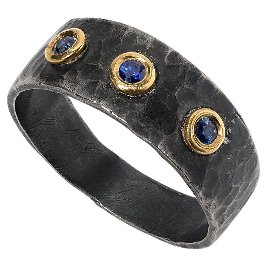 0.16 Carats Triple Blue Sapphire 24K & Silver Ring with Hammered Textured Band For Sale
