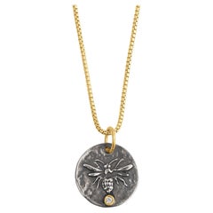 L'ape regina, ciondolo collana Charm Coin Amulet con diamante, oro 24kt e argento
