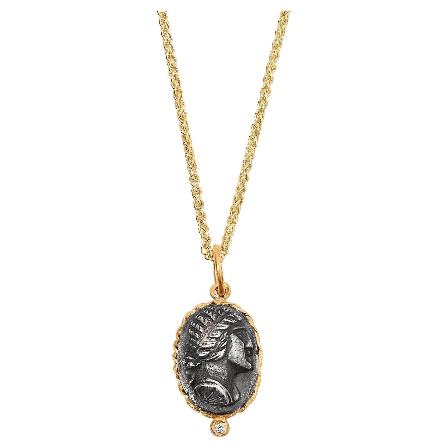 Nymphe d'eau, pendentif collier amulette avec diamants, or et argent 24 carats