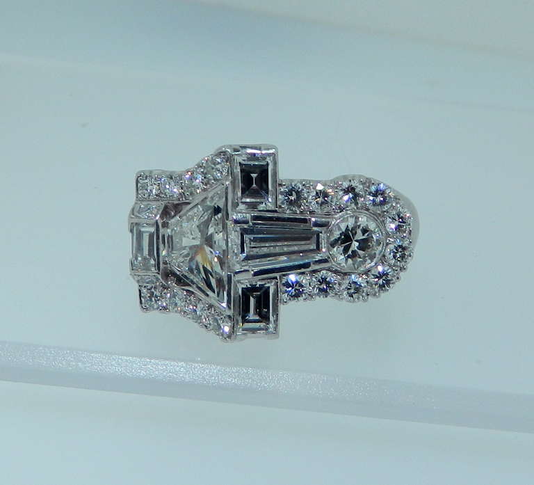 1930s Retro Diamond Platinum Ring In Excellent Condition In Chicago, IL