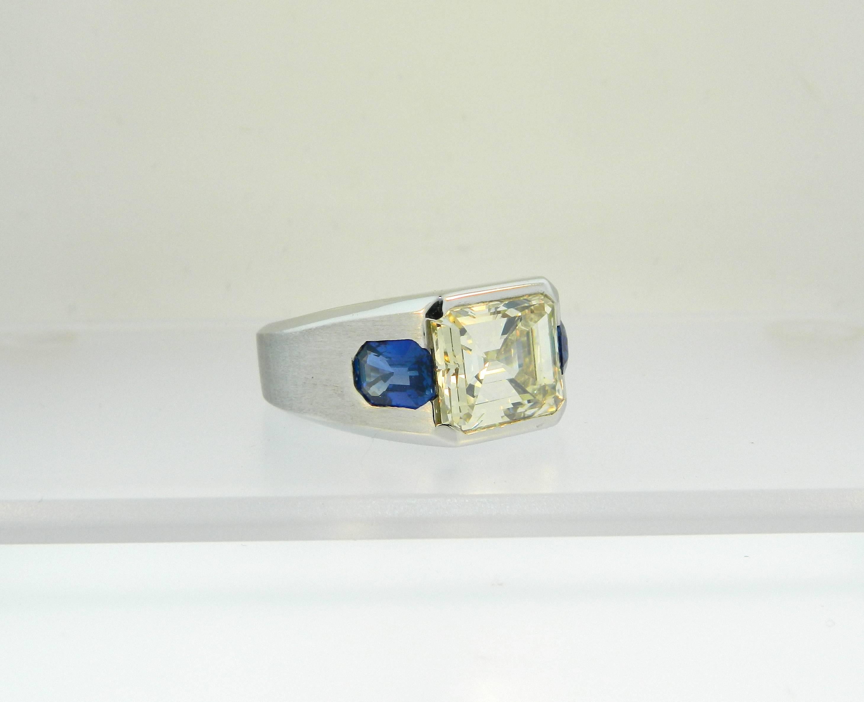 Hartz & Co. 8.25 Carat Diamond Sapphire Platinum Signet Ring In New Condition For Sale In Chicago, IL