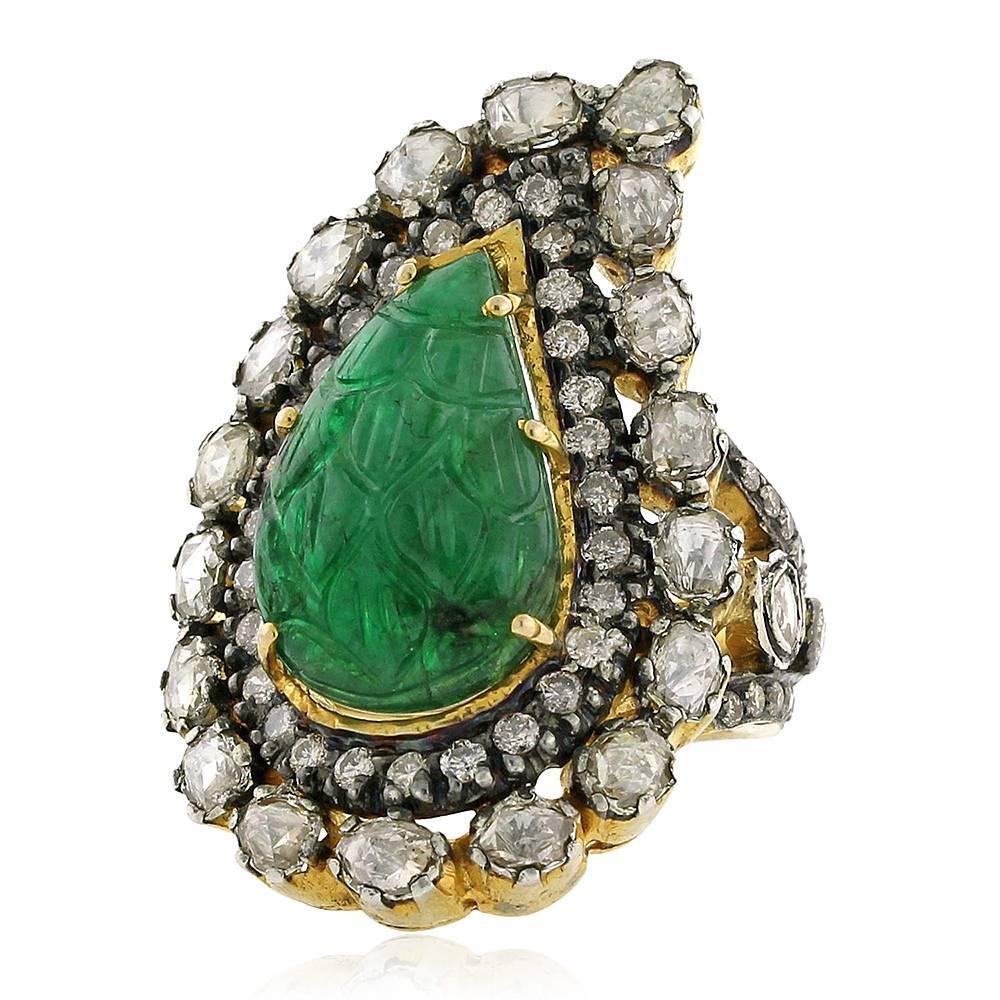 Pretty Paisley shape carved Emerald and Diamond Ring will make you fingers look elegant and poised.

Ring Size: 6.5

14k:1.98g
Diamond: 3.45ct
Emerald: 9.08ct