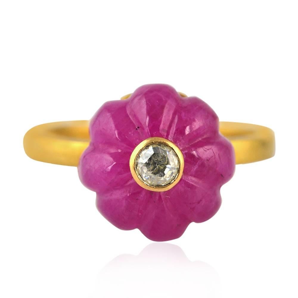 Sweet and classic carved beaded ruby ring with diamond on top.

Ring Size: 7 (can be sized)

18KT Gold:3.978gms
Diamond: 0.100cts
RUBY:10.910cts