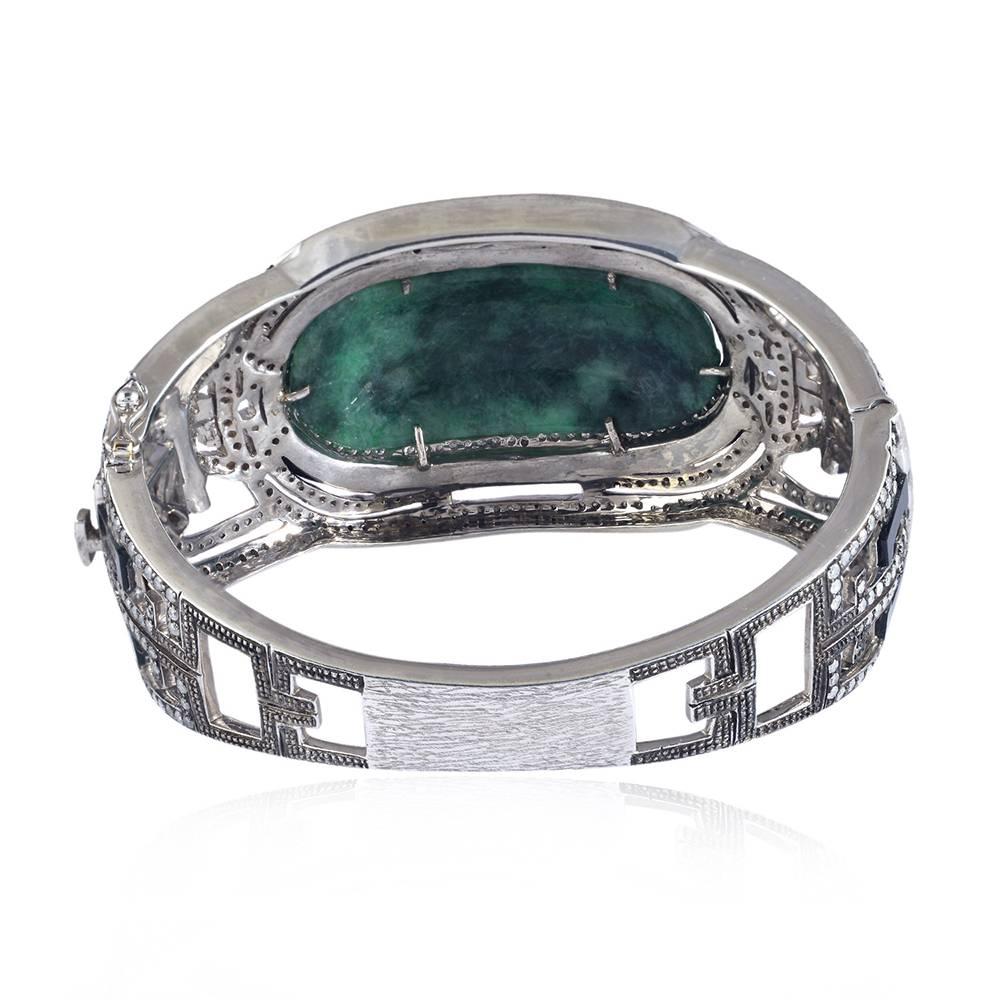 Bold and gorgeous looking this bangle with Jade in center with Diamonds and Black Onyx design is a pretty. This bangle opens on side and in oval in shape.

18Kt: 2.31g
Diamond: 5.37Ct
Sl: 43.224g
JADE: 31.35Ct,
ONYX BLACK: 7.71ct