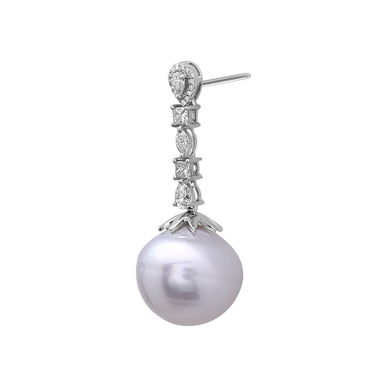 Beautiful dangling Diamond & South Sea Cultured Pearl made in 18K White Gold, with push post.
Diamond weight: 1.04cts, Quality: G color & SI quality
Pearl Size: 15mm