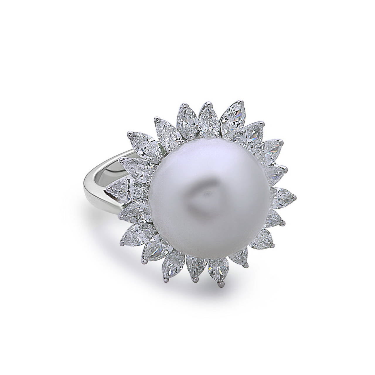 Contemporary Stunning Flower Shape South Sea Pearl Diamond Gold Ring