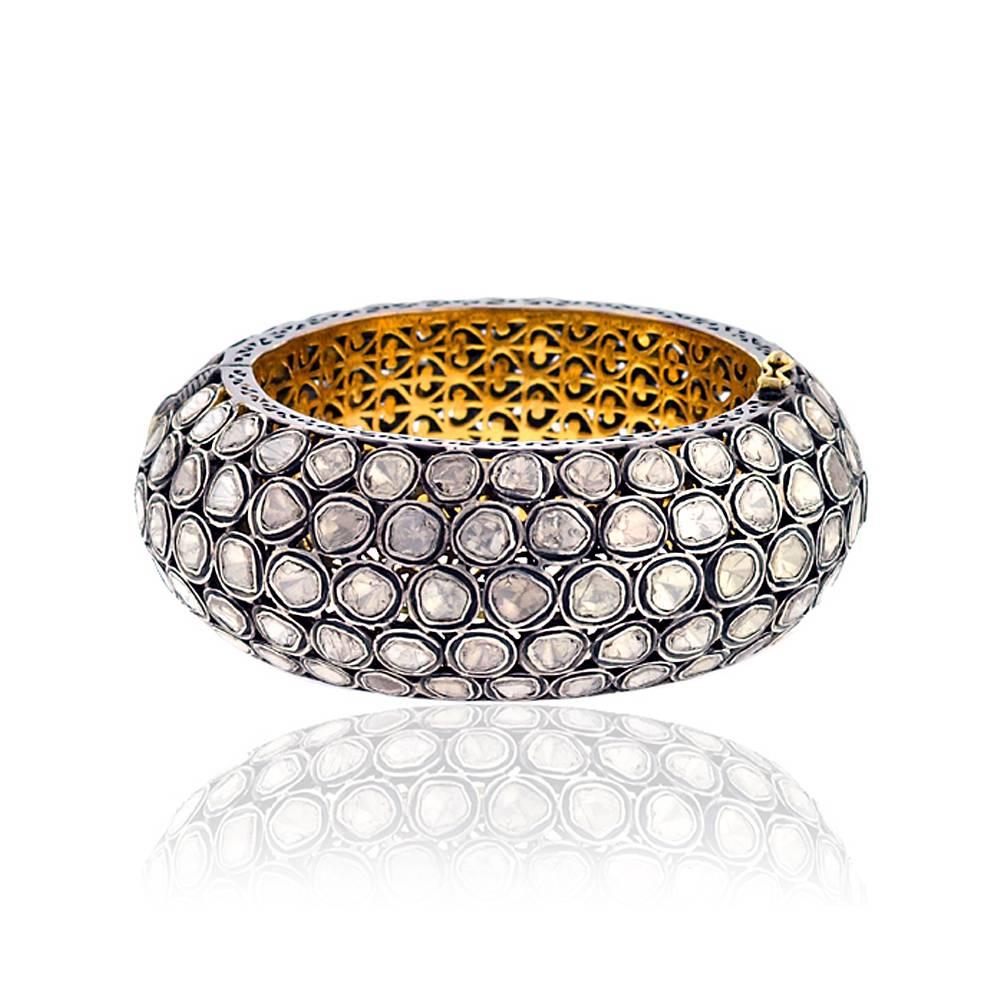 Handmade Royal Vintage Looking Rosecut Diamond Bangle in 18K Gold & Silver. This bangle is openable with 2 safety clasps. Wear this striking piece to add a contemporary touch to a special evening.
Closure: Box Closure 
Diamond: 18.92cts
