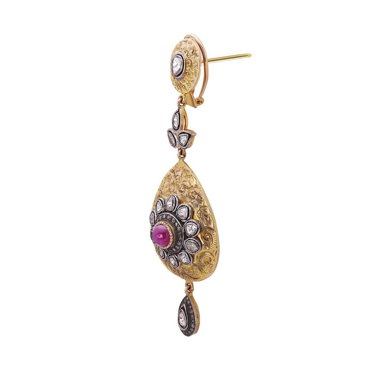 Royal looking Ruby and Diamond Gold Earring is one of our best sellers. You cannot people stop from complementing you when you put this pretty dangle earring with floral motifs on 14K Gold with embossing on it.
