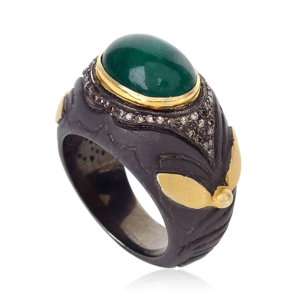 This unique cabochon Emerald and Diamond Ring is made handcrafted in silver and gold. this ring is domed and has leaf motifs of the sides and all over the shank.

Ring Size: 7 ( can be sized )

14k:2.11gms
Diamond:0.23cts
Slv:10.35gms
Emerald: