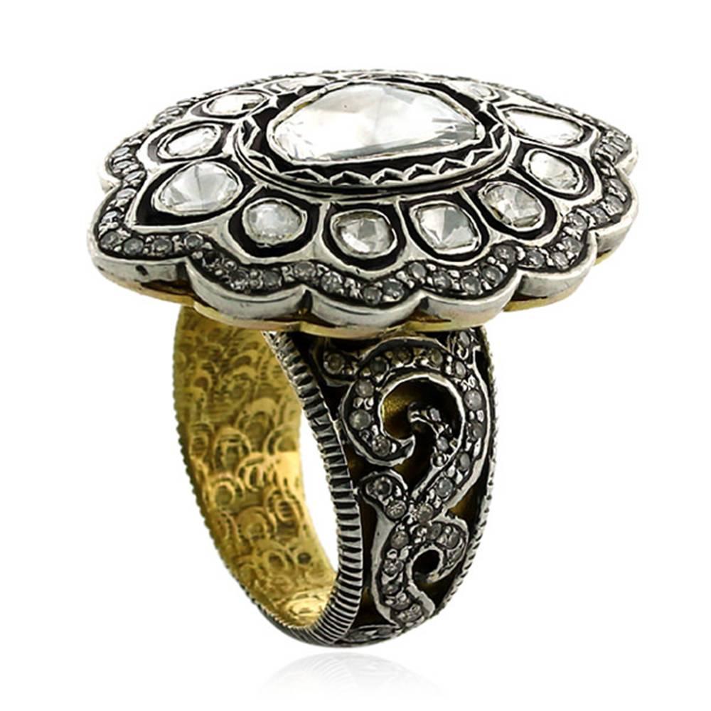 Designer und königlich aussehender Rosecut Diamantring in Gold und Silber. Die Rückseite des Rings ist mit einer schönen Filigranarbeit versehen.

Ringgröße: 7 (kann angepasst werden)

18kt: 4.54gms
Diamant: 2,88cts
Sl: 10.604gms
