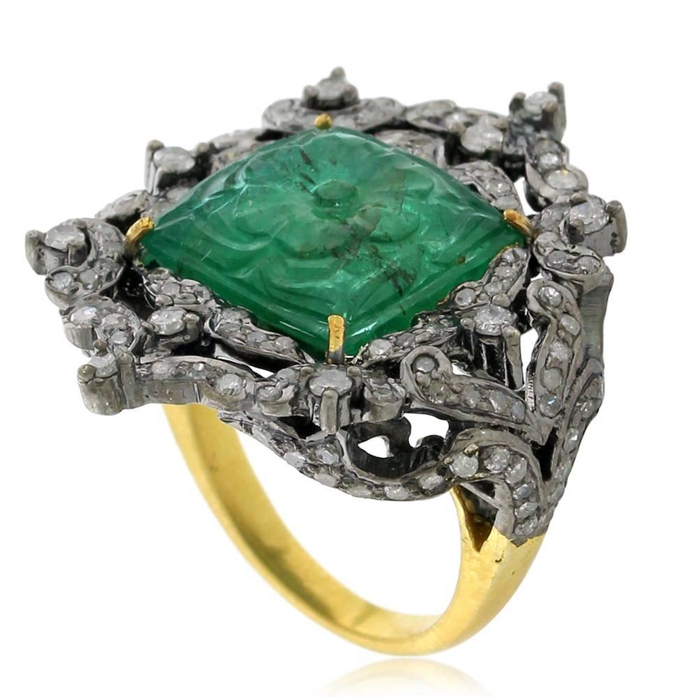 This pretty Carved Emerald in center with floral diamond pattern around is perfect statement ring,, not too small and not too big.
 
Ring Size: 7 ( can be sized )

18k:1.57g
Diamond: 1.4ct
Slv:6.58gm
Emerald:6.6cts