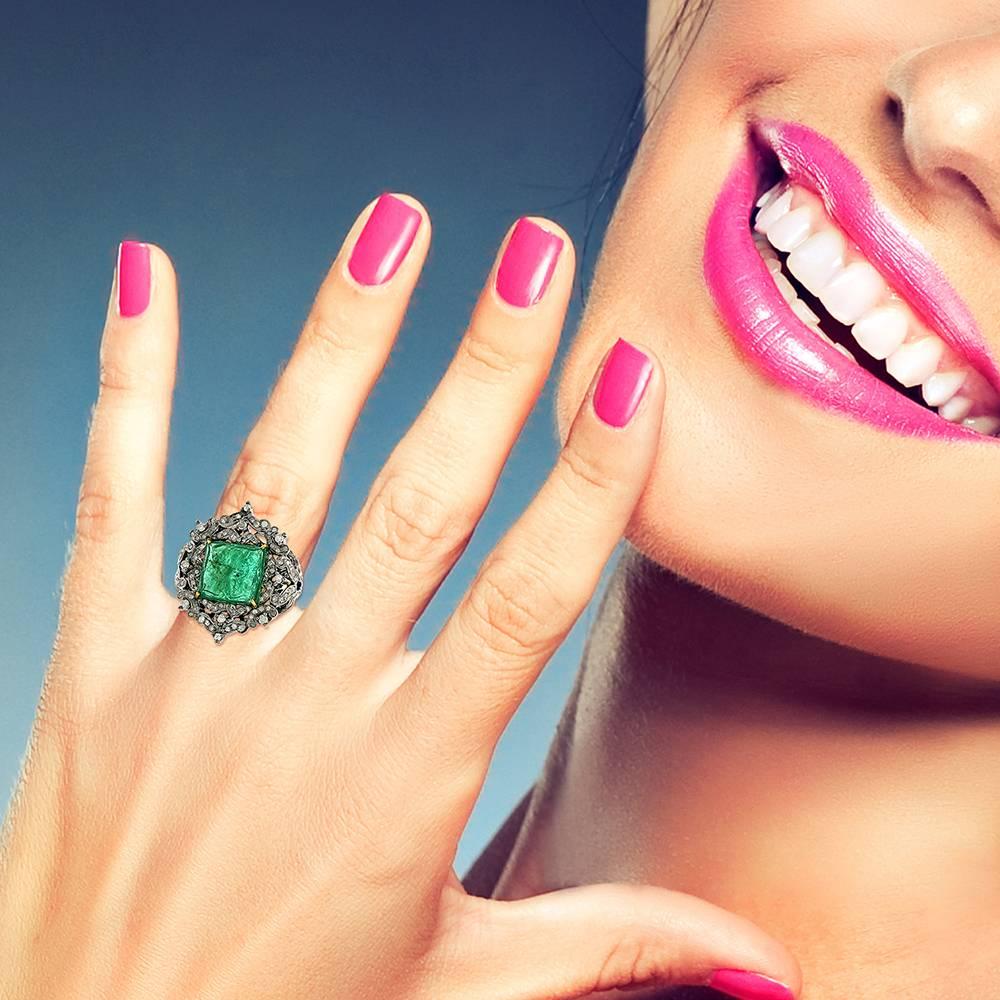Carved Emerald Ring with Diamonds In New Condition In New York, NY