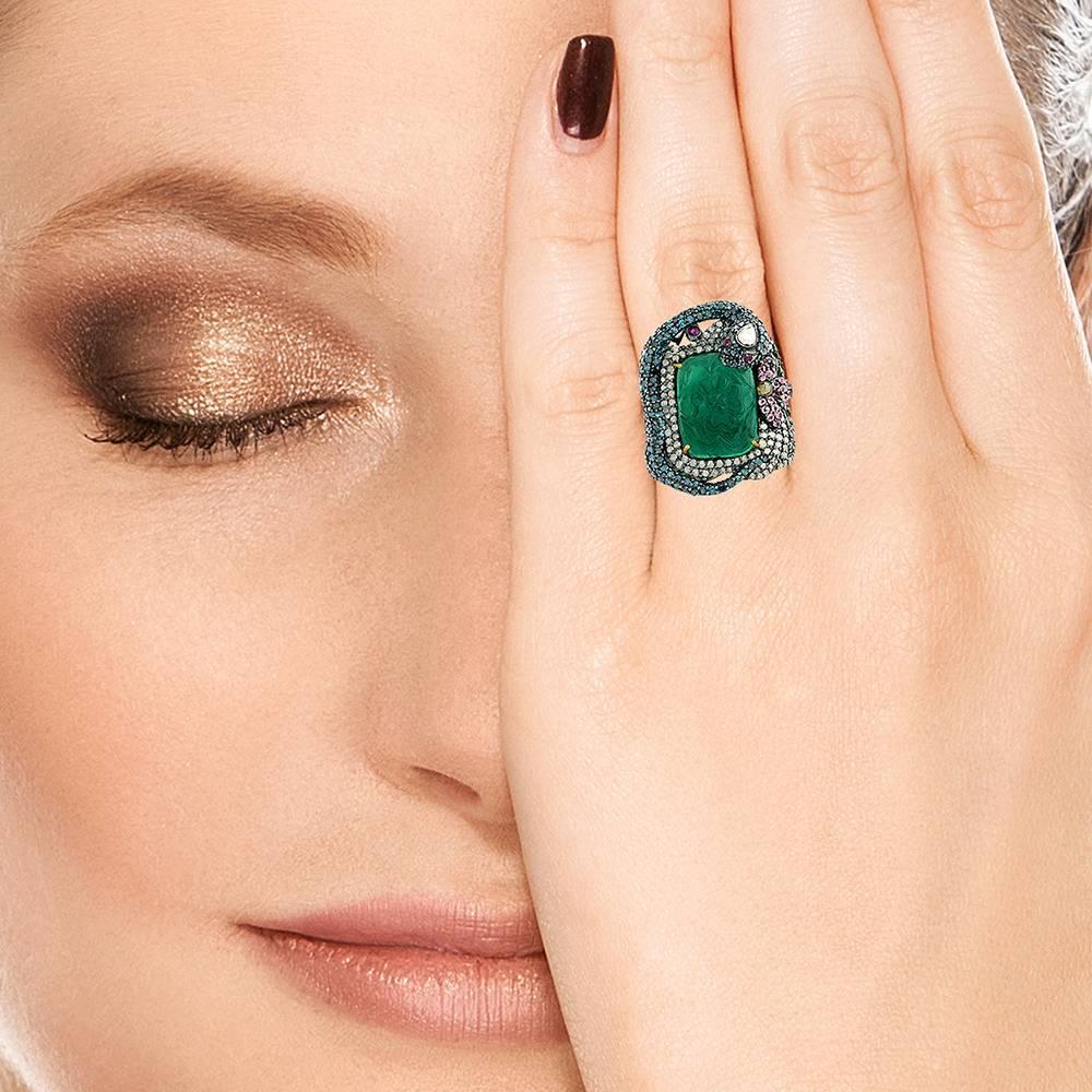 Carved Emerald Snake Ring In New Condition In New York, NY