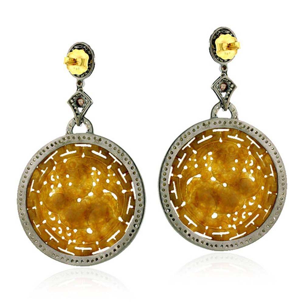 Hübsche braune, runde, geschnitzte Jade-Ohrringe mit Diamanten sind ein außergewöhnliches Stück.

Verschluss: Druckknopf

18k: 1.91 g
Diamant: 6,2ct
Jade: 95 Karat

