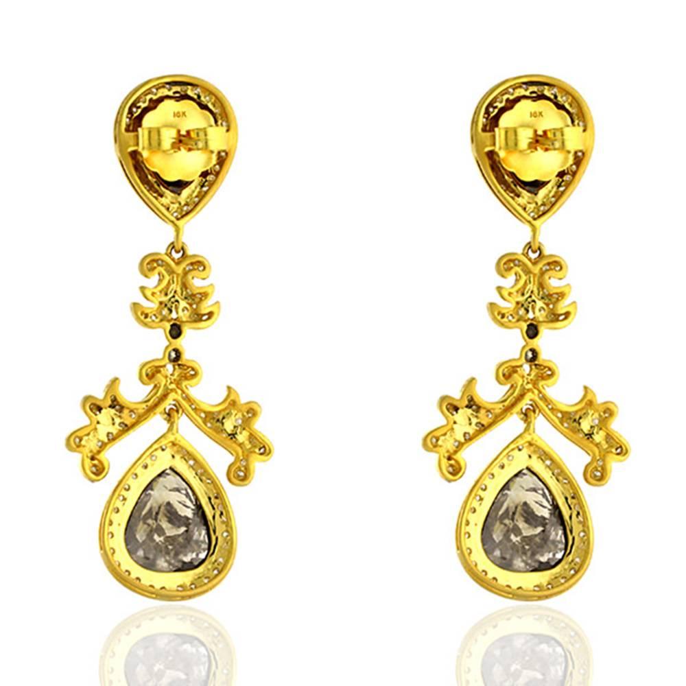 Designer floral pattern dangling pear shape brown Ice Diamond Earring is very rich looking. This earring has push and post and set in 18K yellow gold.

18k: 18.69g
Diamond: 10.55ct
