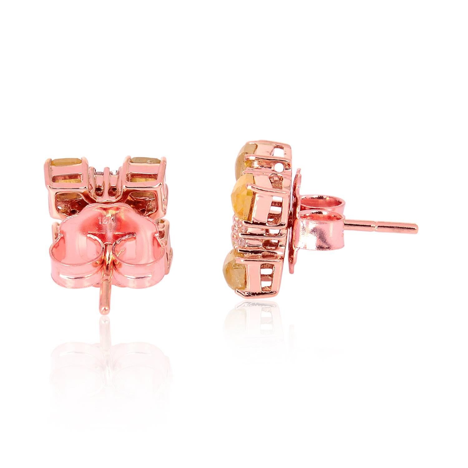 This 18K Rose Gold Ice Diamond Studs is an everyday delight.
Diamond:2.37cts 