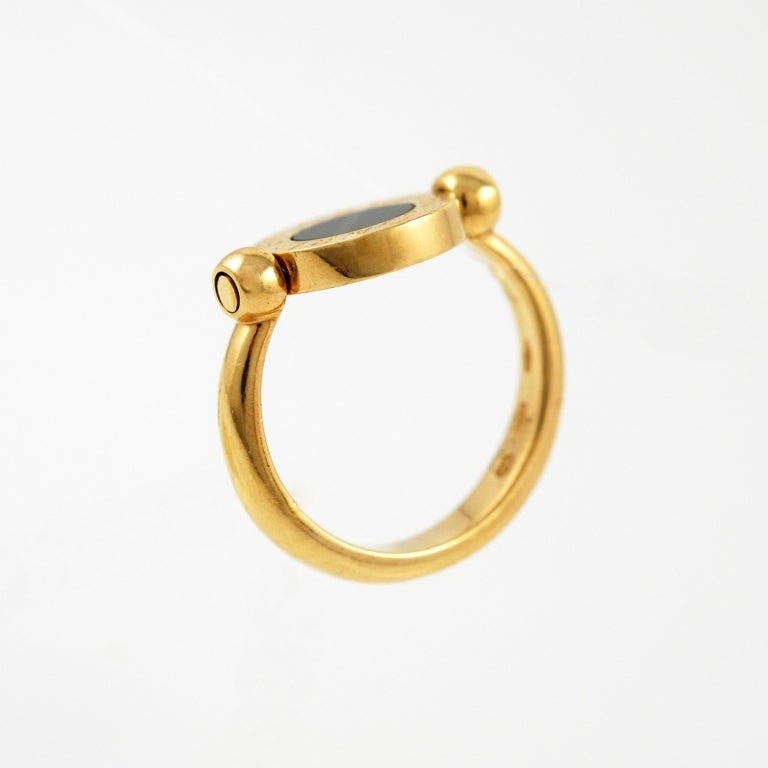 BVLGARI-BVLGARI Coral Onyx Gold Flip Ring In Excellent Condition In Verona, IT