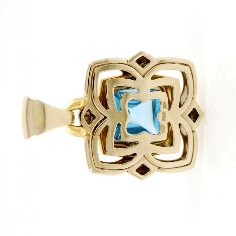 Bulgari pendant from the collection PIRAMIDE in 18kt gold with pyramid shaped blue topaz.
