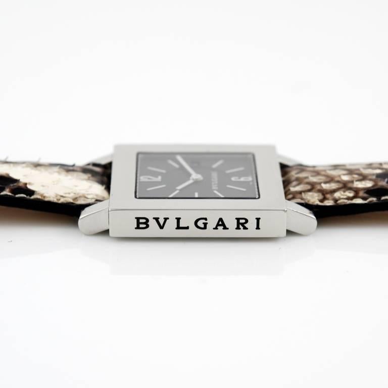 Stainless steel wrist watch by Bulgari, Ref. SQ 29 SLD, 1990s.
Square 29mm case, black dial, date at 3, sapphire glass and quartz movement.
Leather strap with stainless steel buckle.

