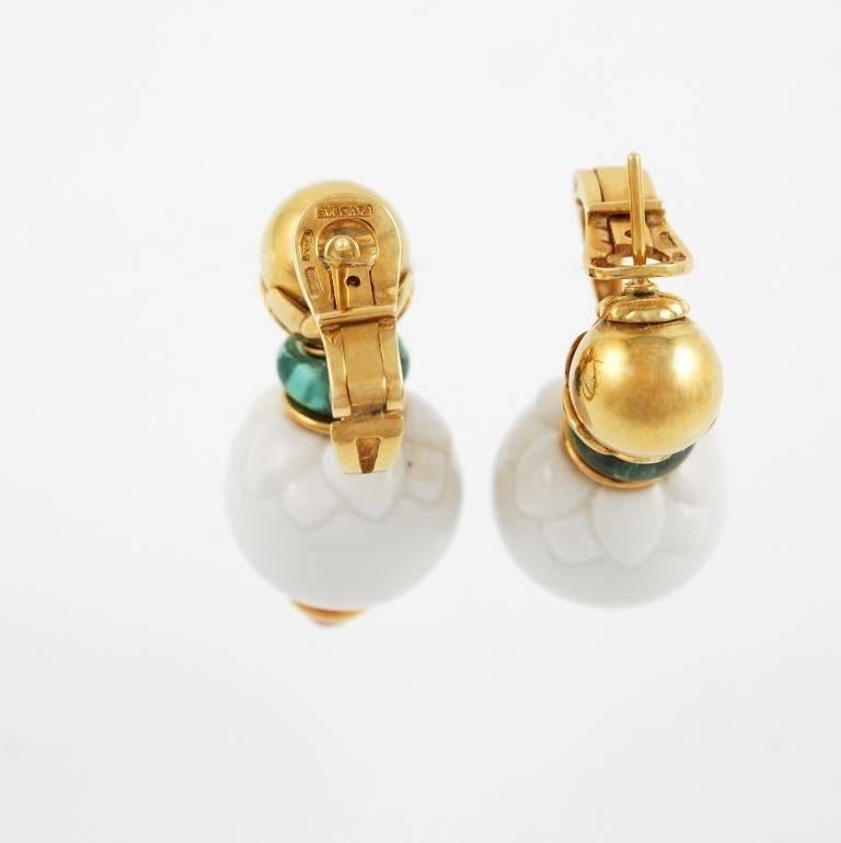 18kt yellow gold, white porcelain, red tourmaline and green peridot drop earrings from Bulgari Chandra collection, 1990s.
The porcelain bead measures 17.5mm in diameter and the earrings are 3.5cm long.