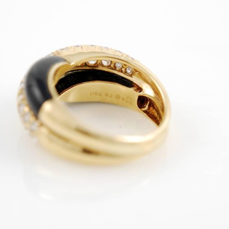 Van Cleef & Arpels Onyx Diamond Gold Ring In Good Condition For Sale In Verona, IT
