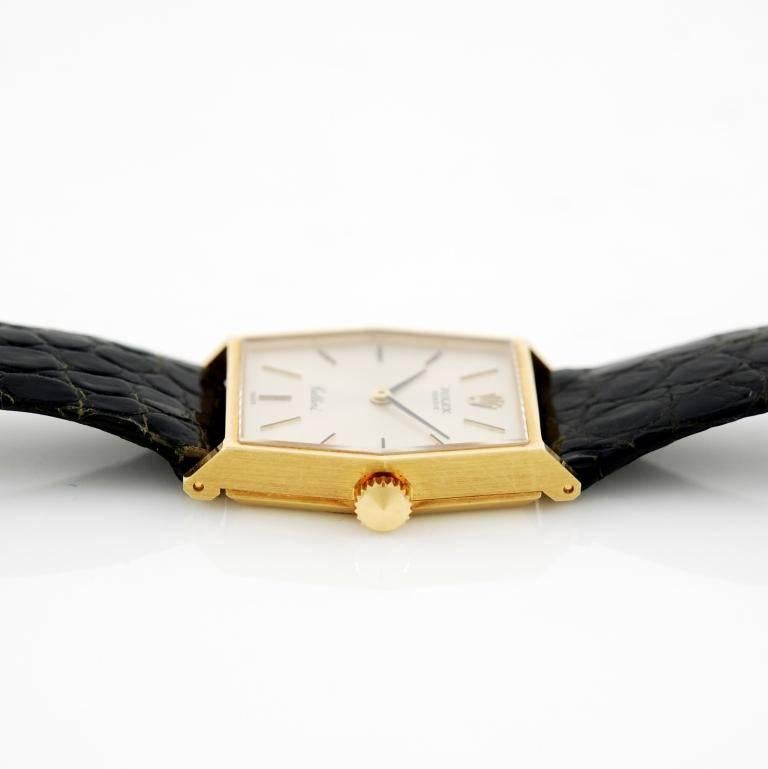 Rolex Ladies Yellow Gold Cellini Manual Wind Wristwatch In Excellent Condition For Sale In Verona, IT