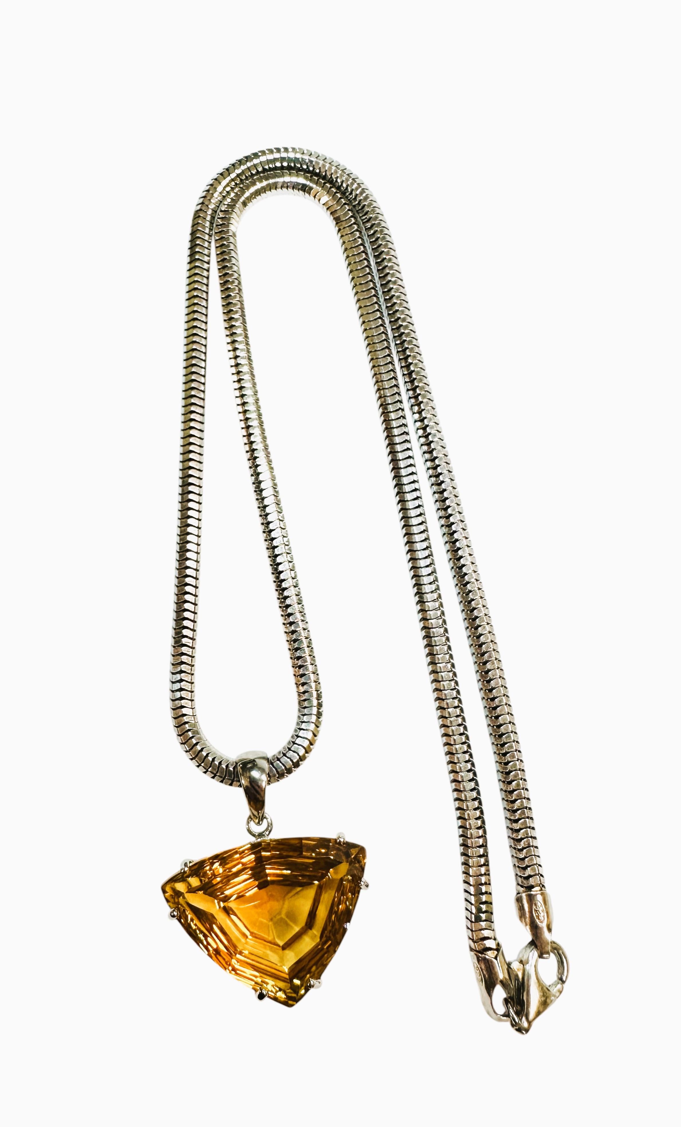 Art Déco Nuova collana brasiliana con ciondolo in argento sterling da 36,8 carati con taglio trilione di citrino in vendita