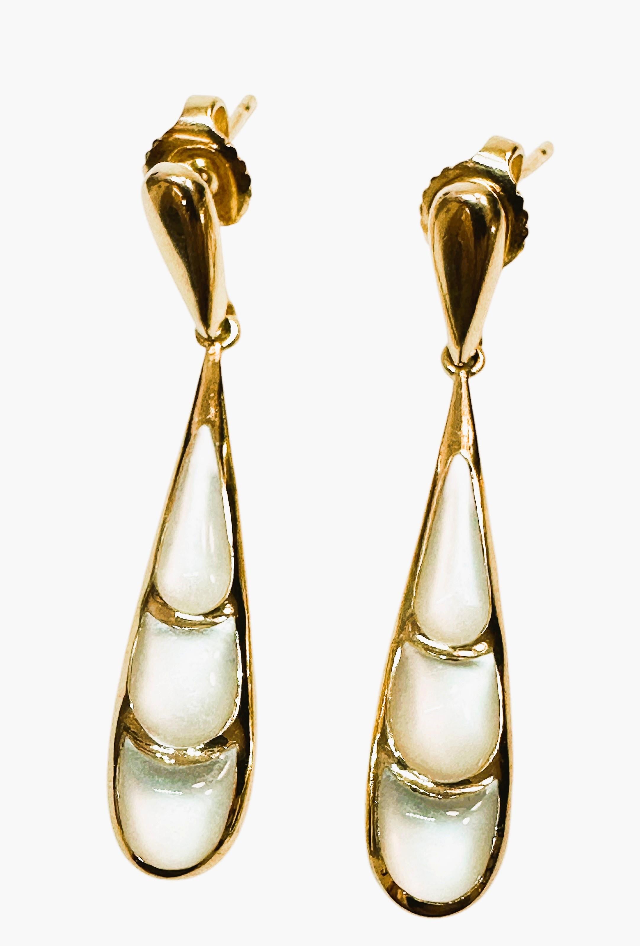 Kabana - Boucles d'oreilles à pampilles en or jaune 14k et nacre en vente 6