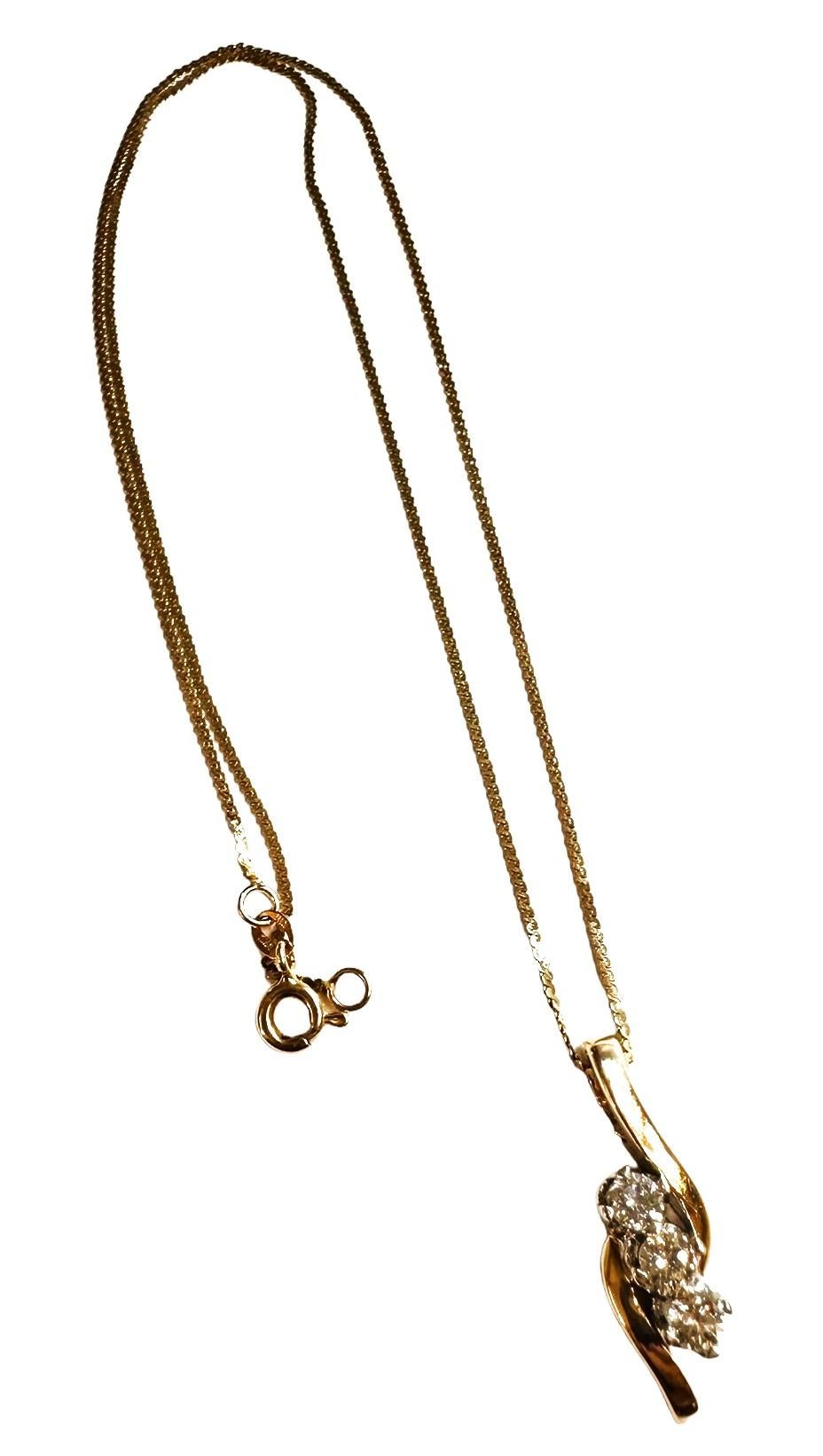Taglio brillante Collana con ciondolo Journey in oro 14K da 0,55 carati e 3 pietre di diamante da 18 pollici in vendita