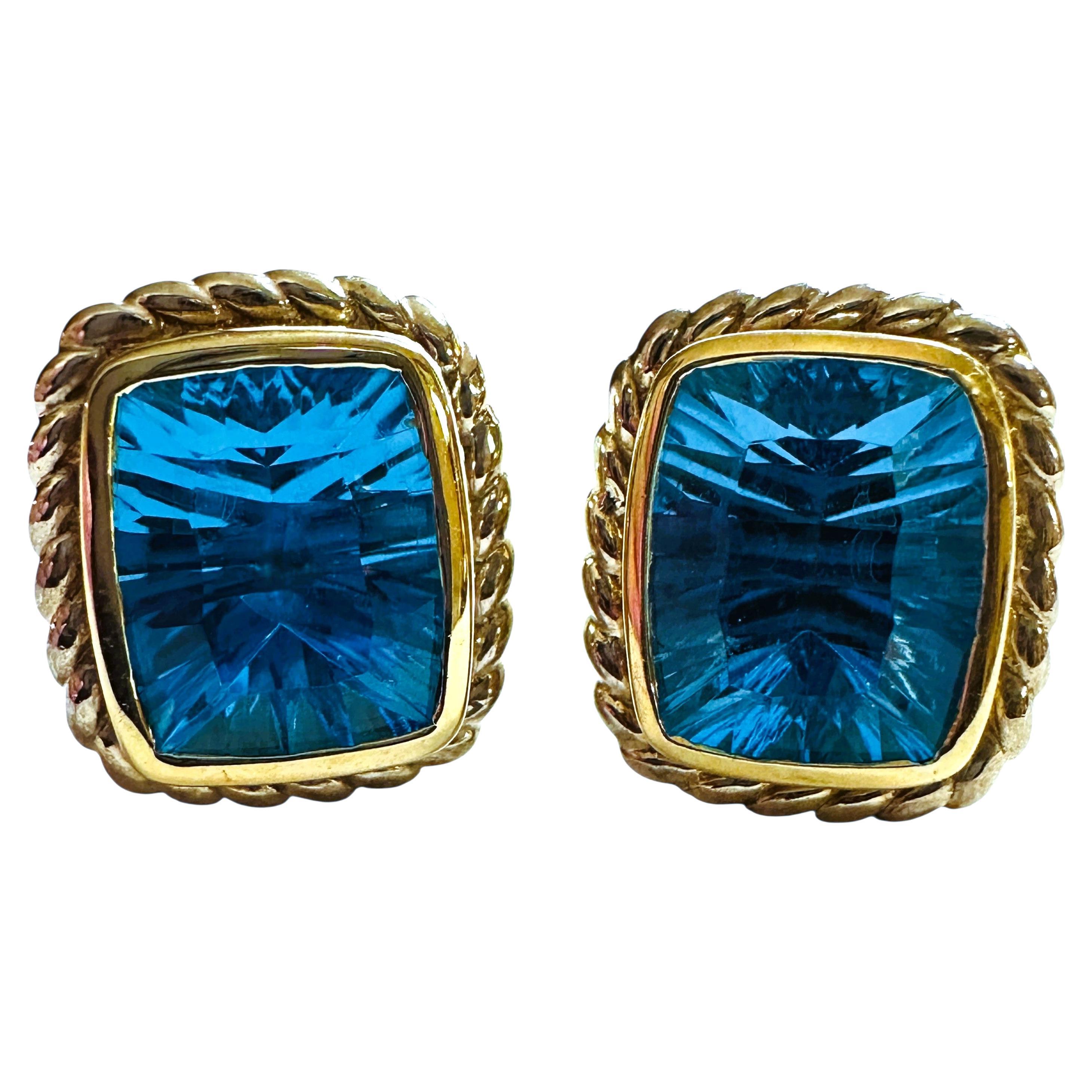 Orecchini in oro 18k e sterlina Lorenzo London da 10,1 carati di topazio blu con fondello Omega in vendita