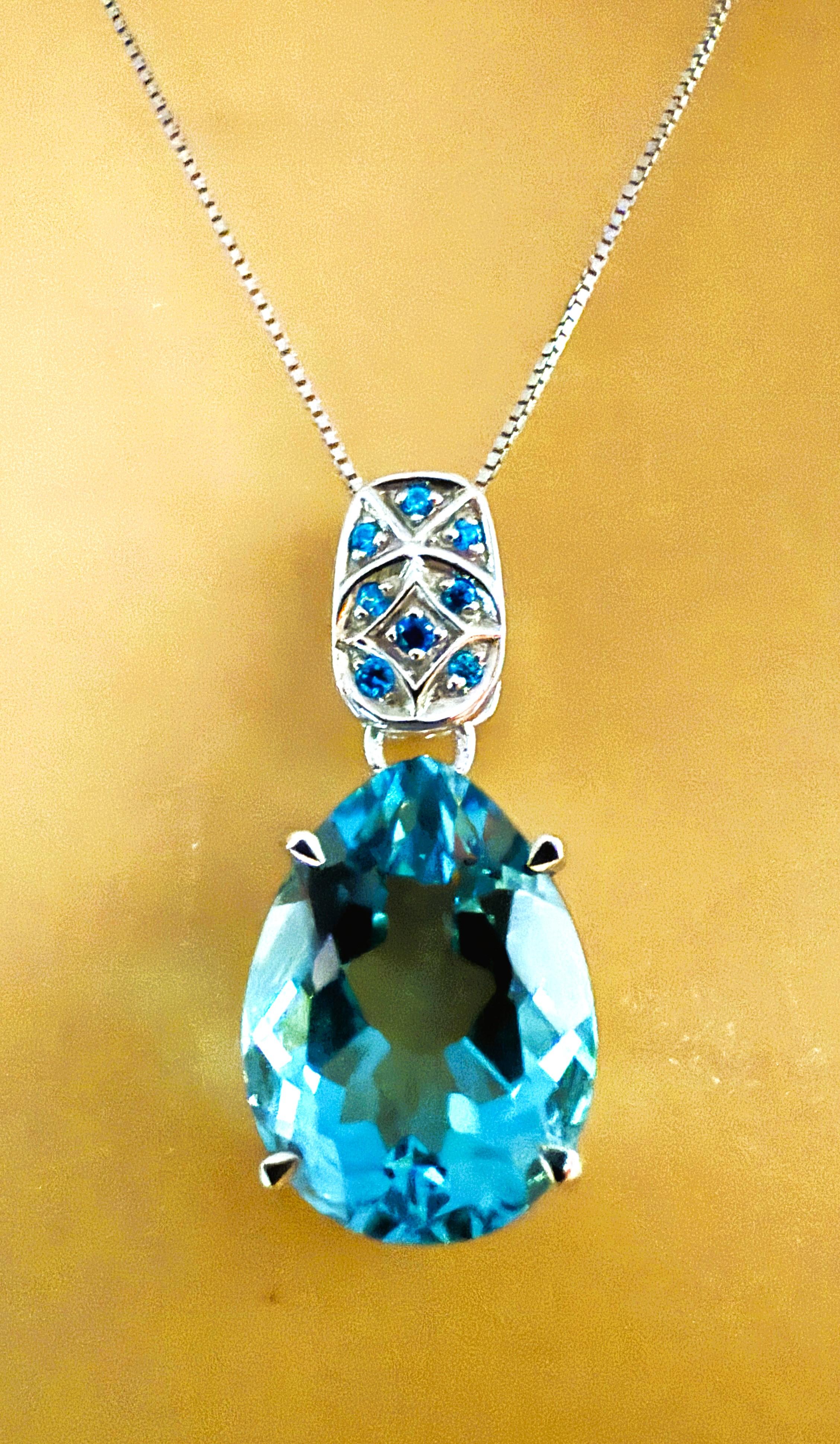 Collier pendentif en argent sterling, aigue-marine de 9.20 carats et saphir taille diamant Pour femmes en vente