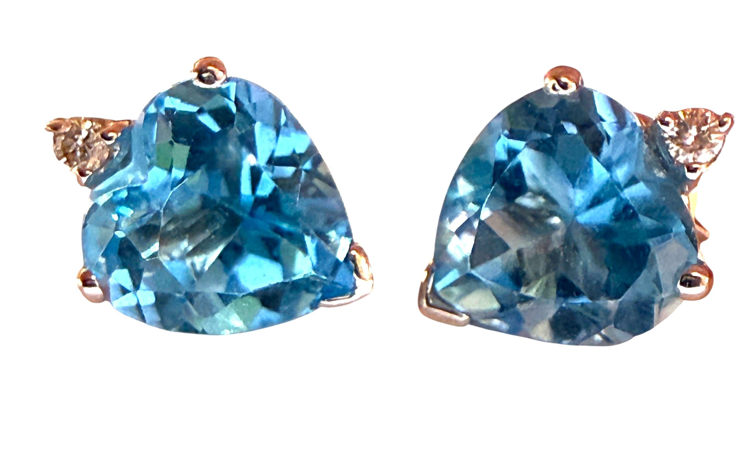 Taille trillion Boucles d'oreilles en or blanc 14k avec topaze bleue et diamant de 2,20 carats en vente