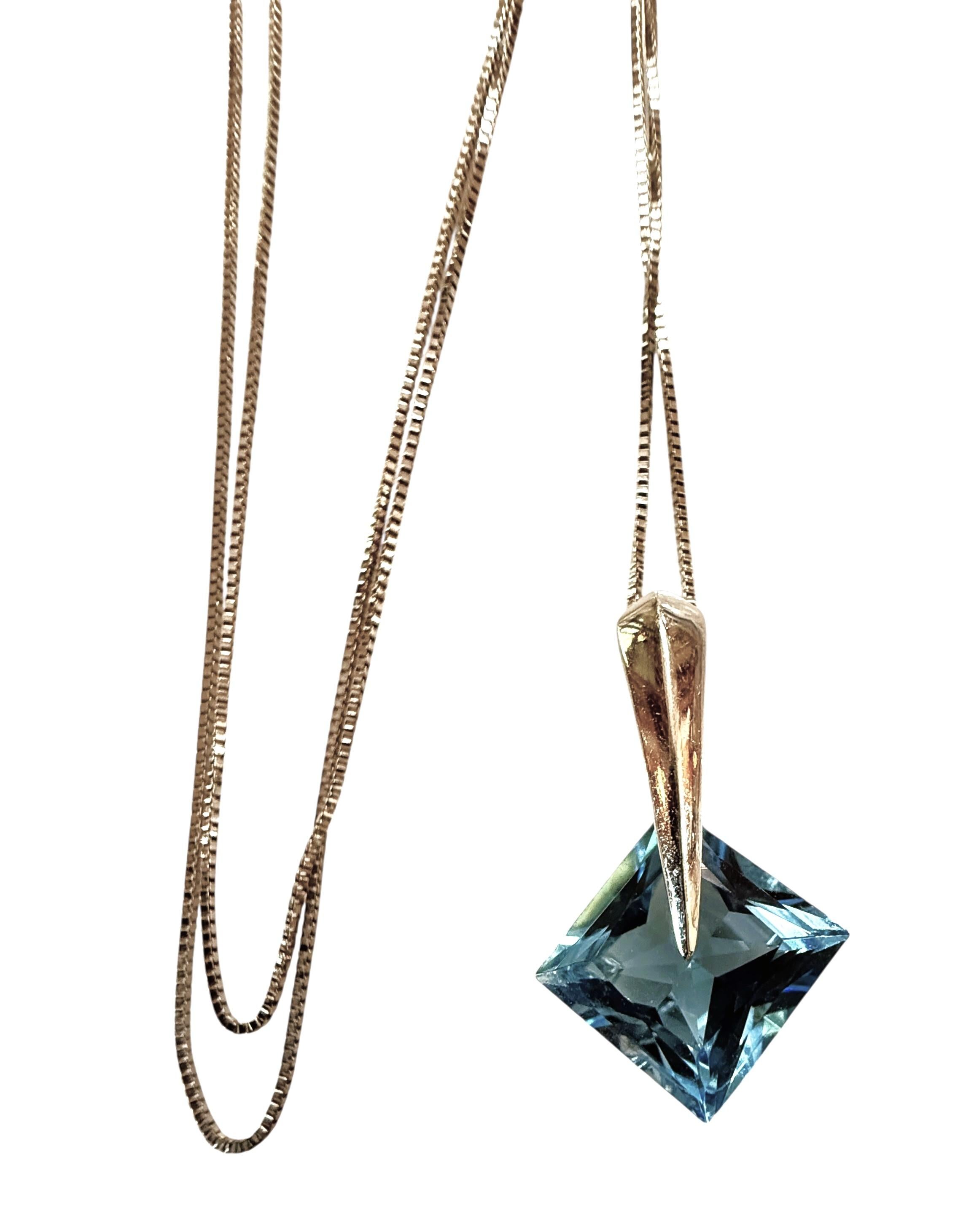 Collier en or blanc 14k avec pendentif en topaze bleue de 3,4 carats, taille trillion, 18