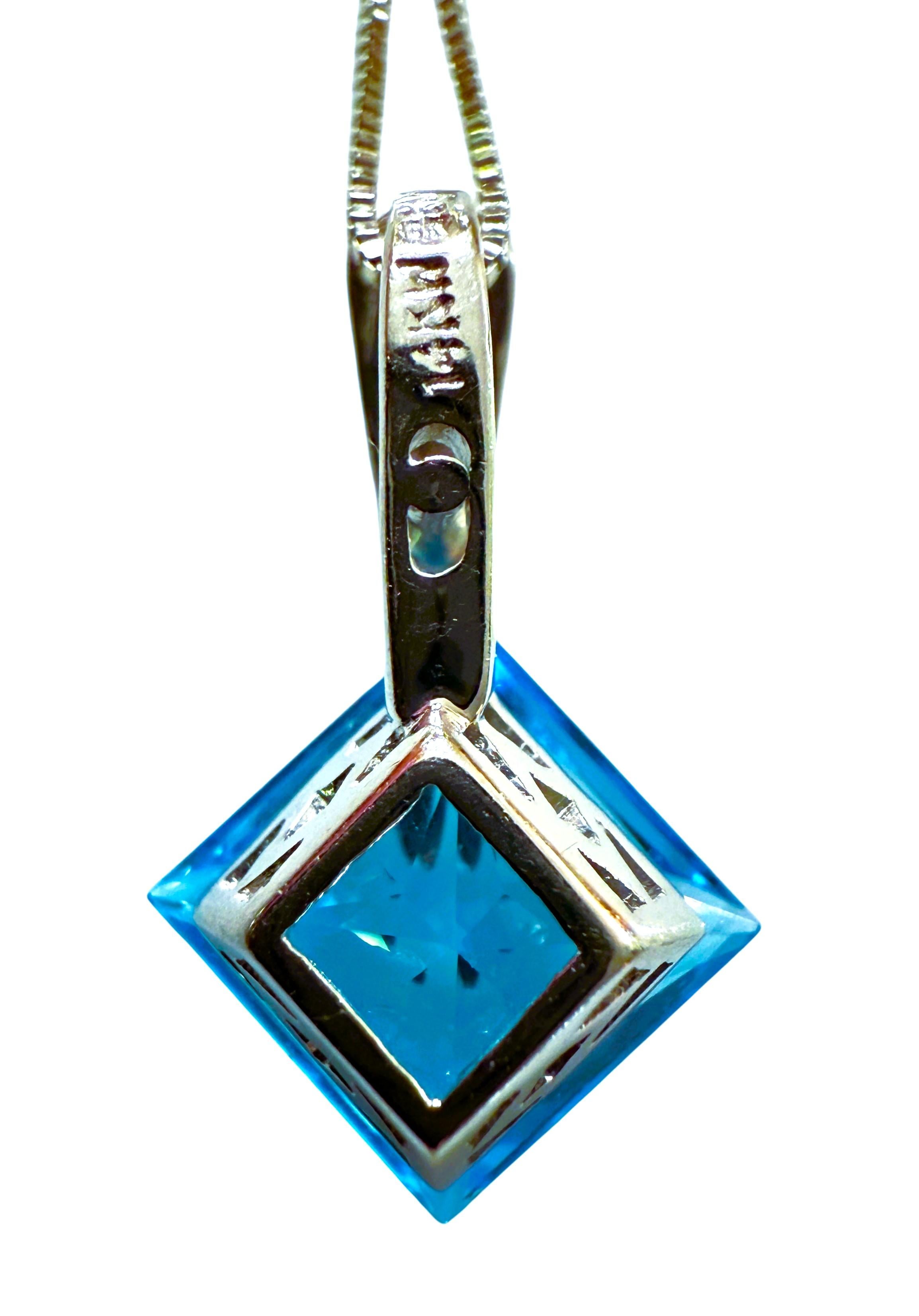 Collier en or blanc 14k avec pendentif en topaze bleue de 3,4 carats, taille trillion, 18