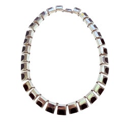 Handgefertigte Choker-Halskette aus Sterlingsilber mit geometrischen Onyx-Gliedern und passenden Ohrringen