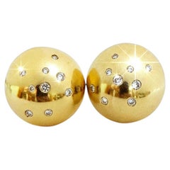 Orecchini a bottone a cupola in oro giallo 14K con diamanti da 0,56 carati e chiusura Omega