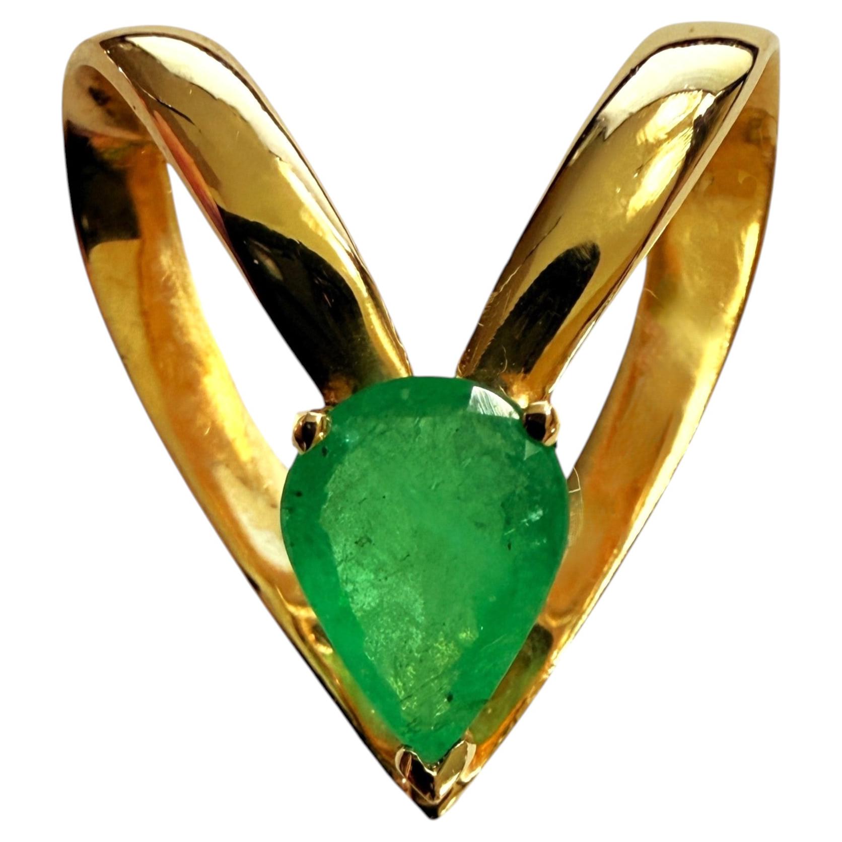 14k Yellow Gold 1.30 Carat Emerald Slider Heart-Shaped Pendant For Sale
