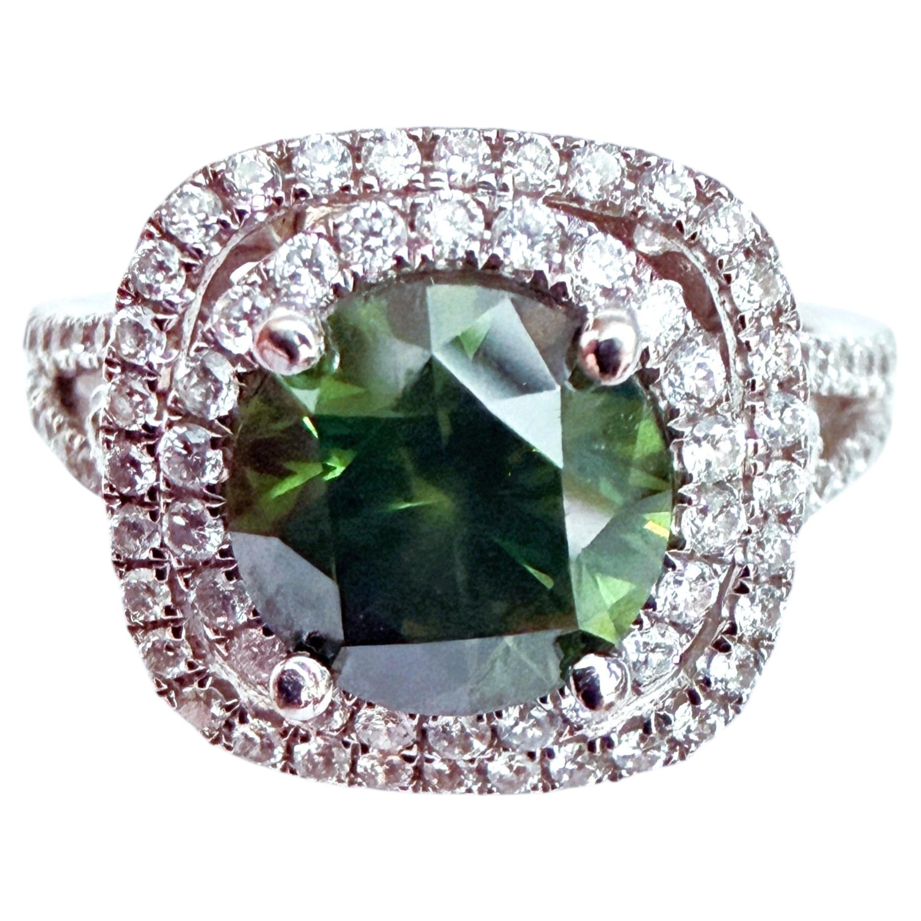 Ring aus 14-karätigem Weißgold mit einem grünen Diamanten von 1,65 Karat und einem weißen Diamanten von 0,54 Karat – GIA-Gutachten