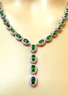 Nuevo collar de oro blanco de 14k con diopsido cromado de 4,8 quilates y zafiros, con cierre de plata de ley