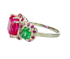 Neuer, handgefertigter Ring aus Sterlingsilber mit einem rosa und grünen Saphir im Kissenschliff (4,25 Karat)